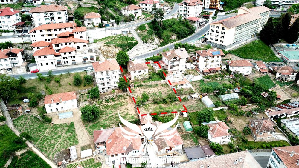 Двуетажна вила/къща 208РЗП с 900кв.м. двор село Баните обл.Смолян