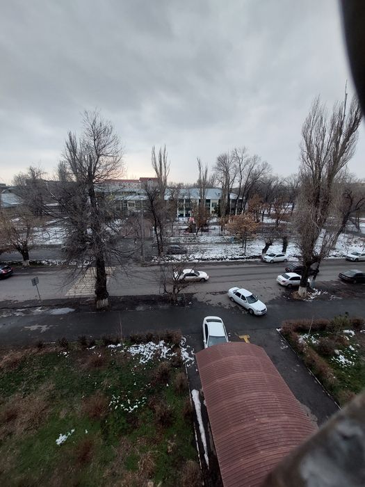 В самом центре города напротив 13 школы