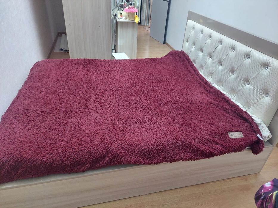 Продам двуспальную кровать