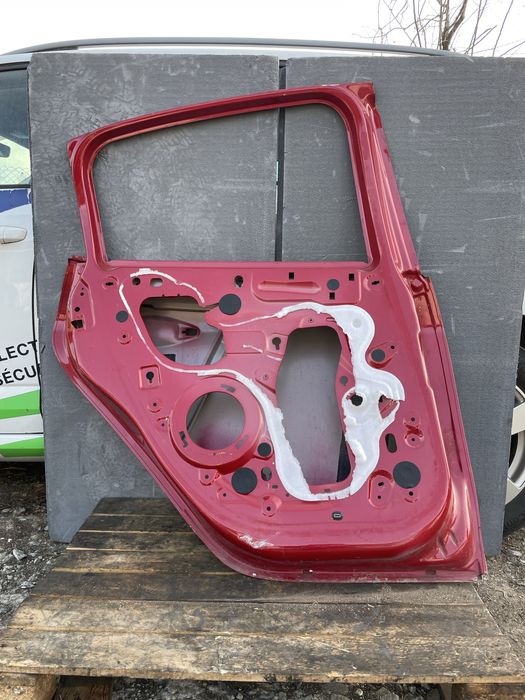 Задна лява врата за Peugeot 208 Пежо 208  2016-2019г