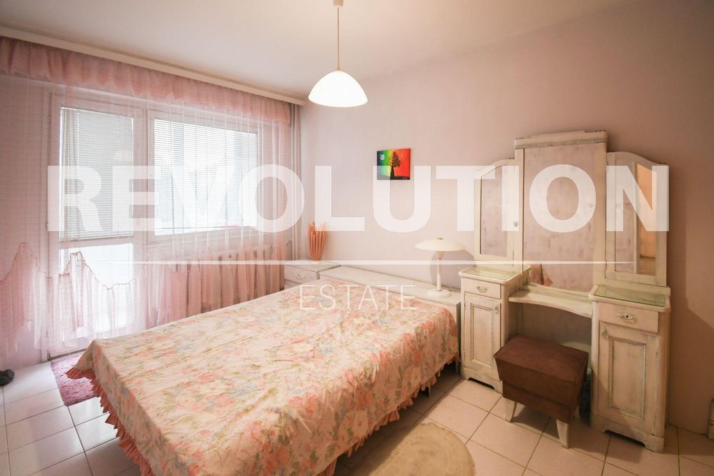 Дава се под наем Тристаен апартамент в София, Света Троица - 90 кв.м за 797.64 € - Снимка #4