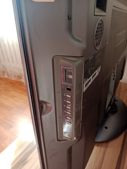 Большой плазменный телевизор Hitachi