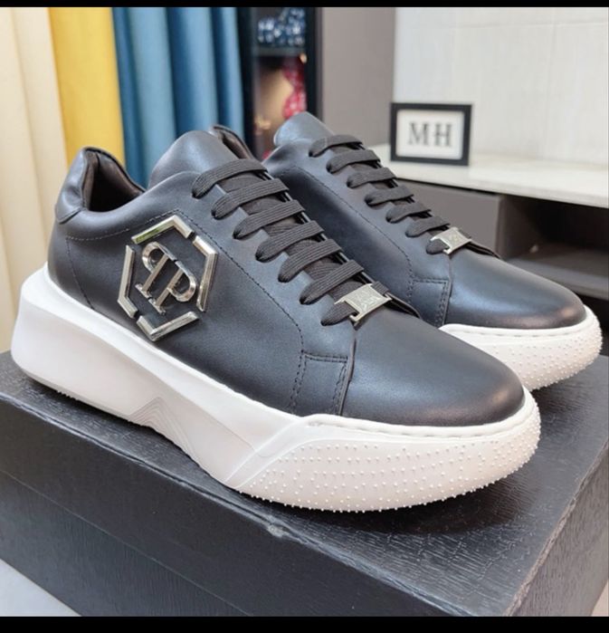 Model •PHILIPP PLEIN Godzilla Runner •MARIME •42