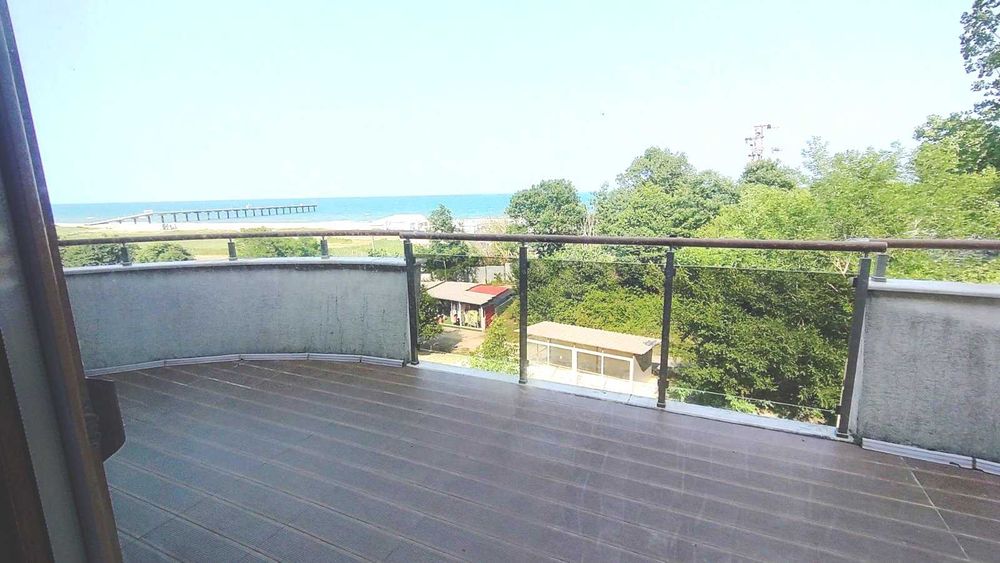 Море през прозореца!