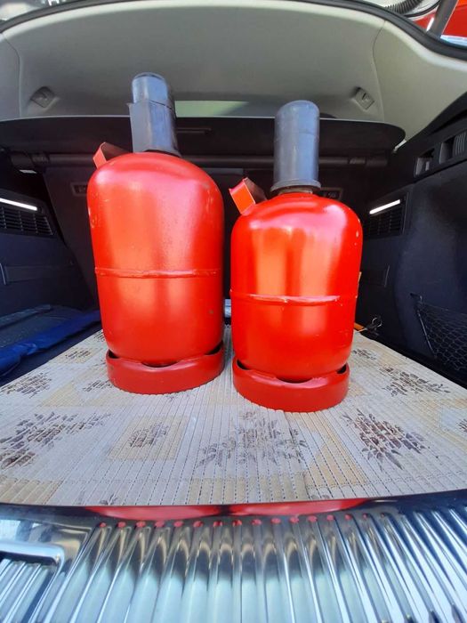Газов котлон, газови бутилки и къмпинг шкаф