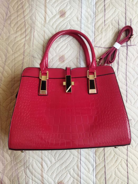 Чисто нова луксозна дамска лачена чанта червен лак