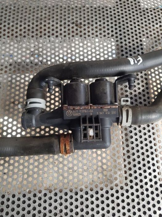 Pompa Secundara Auxiliara Preincalzitor Apa BMW F10 F11 F06 F07 F12 F13 F01 F02 X5 X6 Cod