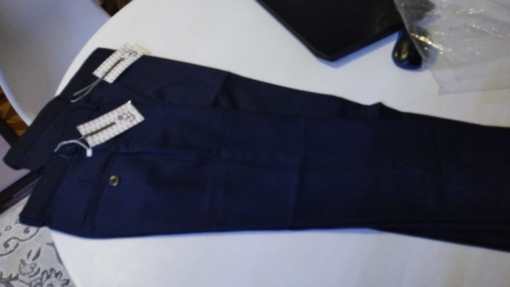 Продам брюки школьные