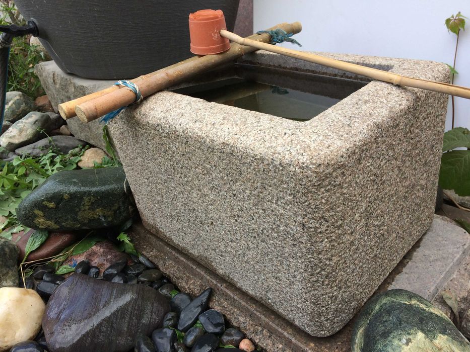 Каменная чаша для сада