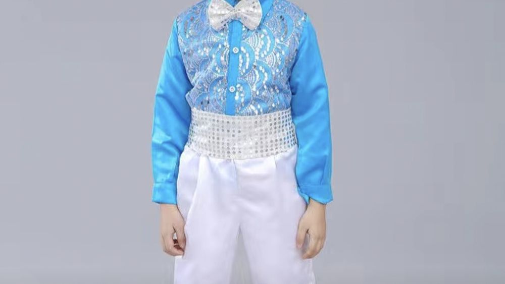 На прокат мальчиковый костюм.