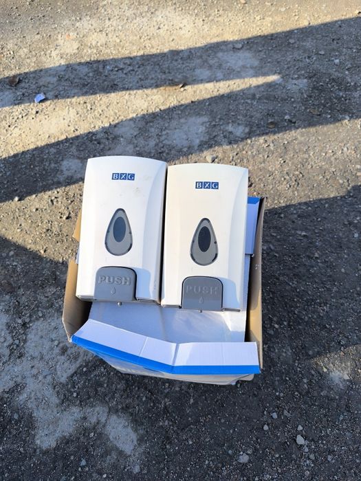 Продам диспенсер для салфеток