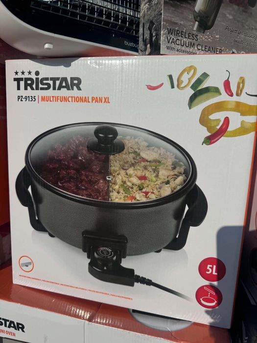 Tigaie electrică multifuncțională mare. Modelul din poză este Tristar PZ-9135 Multifunctional Pan XL și are capacitate de 5 litri.