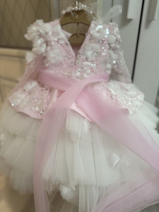 Продаю платье на годик