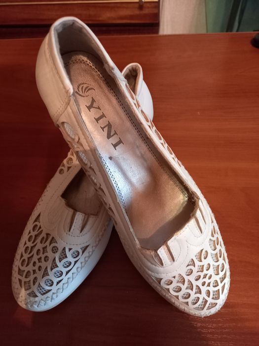 Продам женские туфли