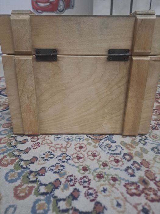 Деревянный прочный ящик