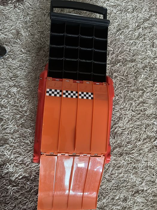 Хот вилс все оригинал с чемоданом