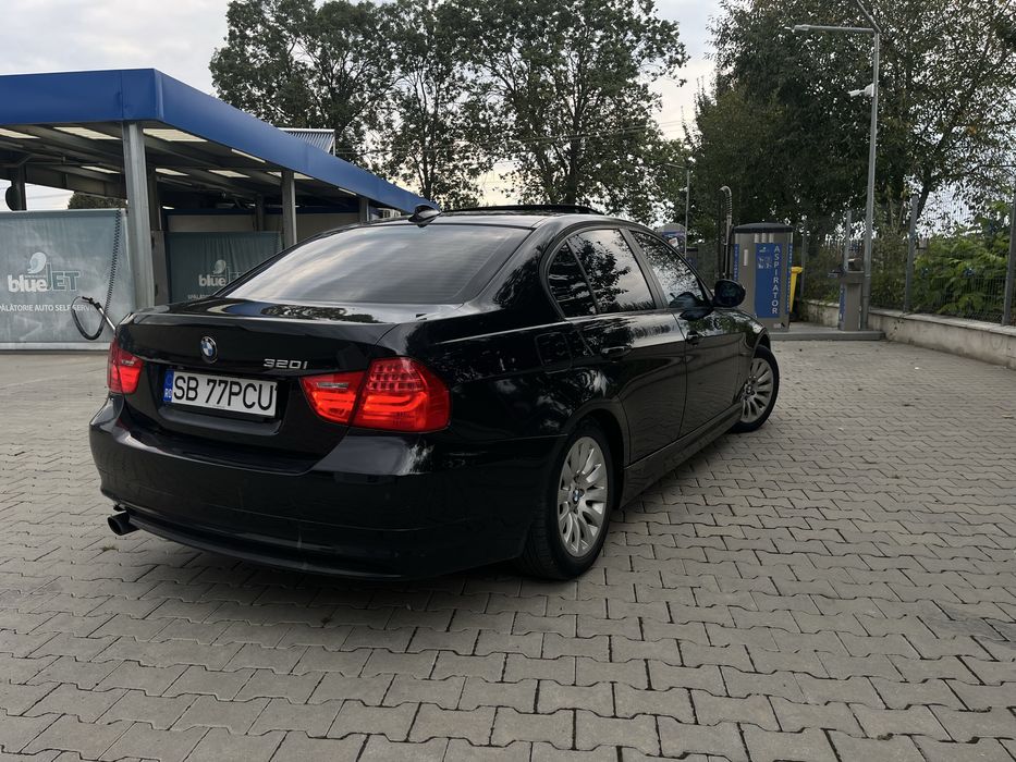 BMW Seria 3 2010 — imagine 5