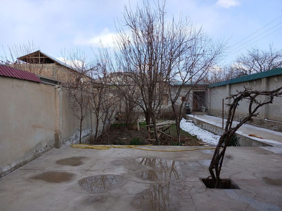 Ховли сотилади хамма шаройити бор