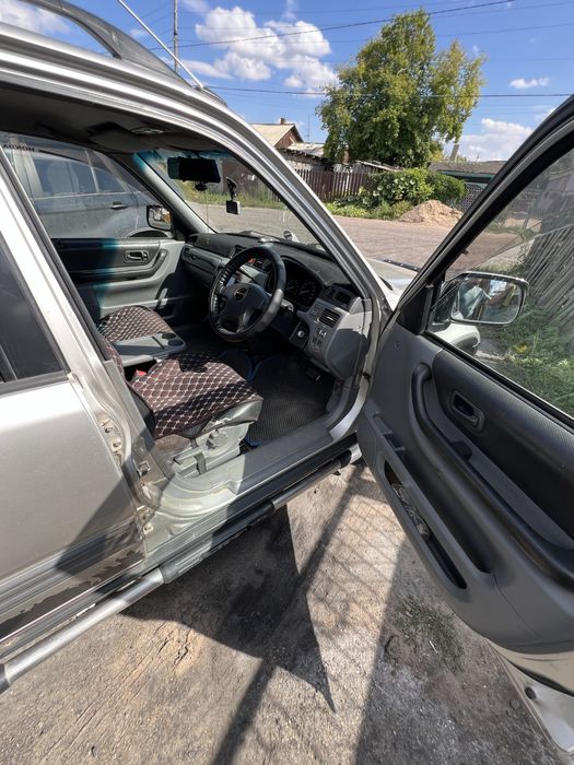 Хонда црв 1996 года 2 л