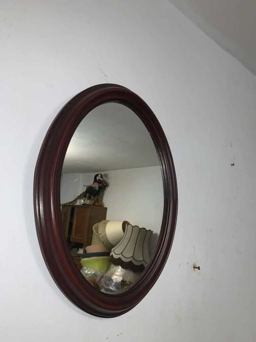 Oglinda de perete in rama de lemn in doua poziti