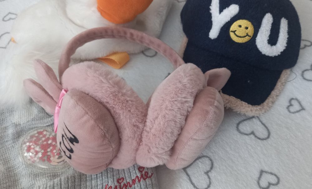 Зимни шапки, ушанка, шал и чанта