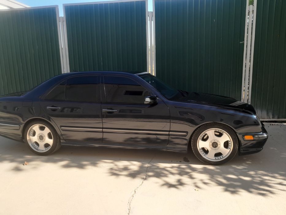 210 MERSEDESS 4.3 AMG  abves