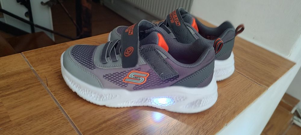 Skechers mărimea 30