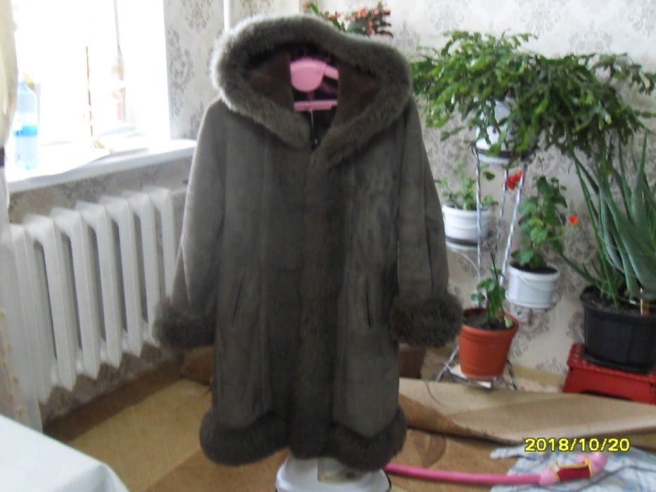 продам дубленку с мехом лама