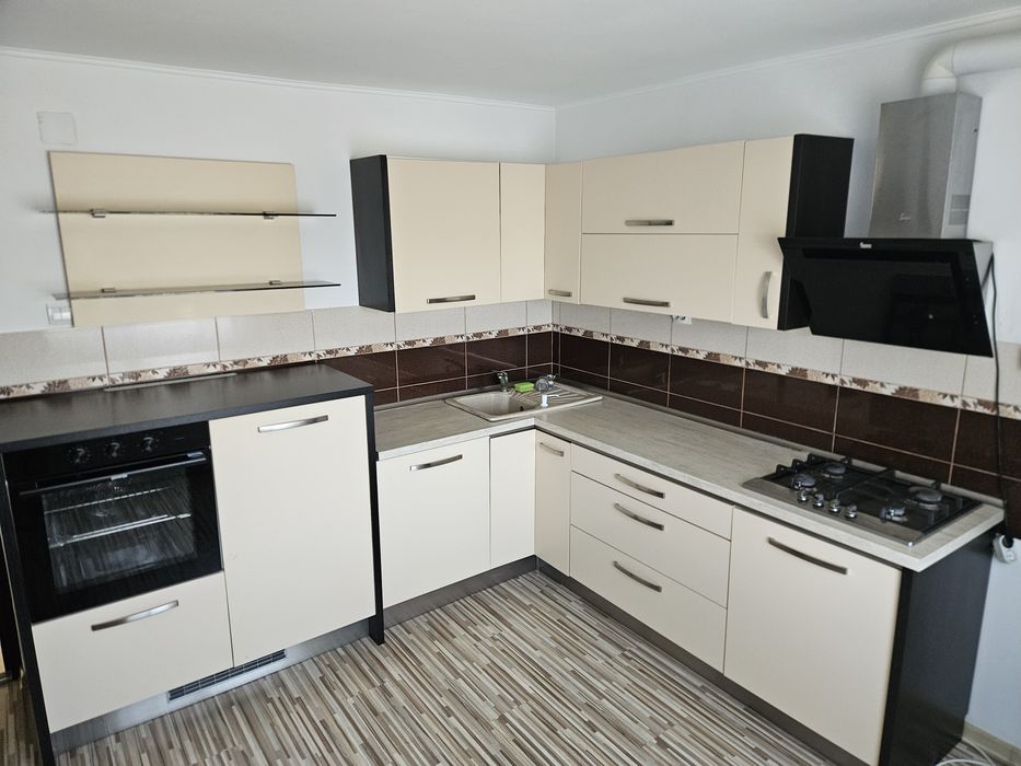 Inchiriez apartament