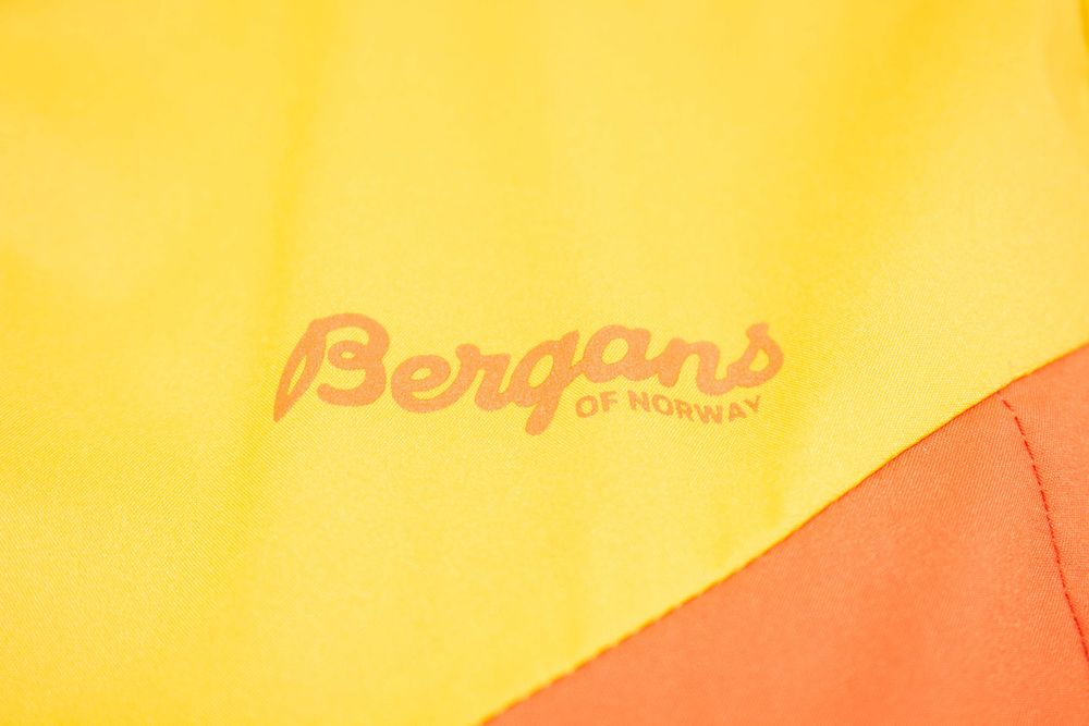 BERGANS Microlight Jacket дамско яке много тънко с качулка ветровка М