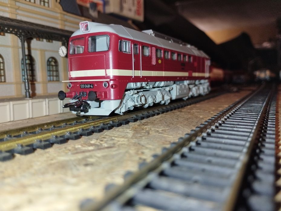 Дизелов локомотив Roco BR120 HO 1/87