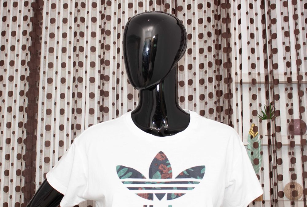 Adidas оригинална дамска тениска бяла кроп модел овърсайз XS/S