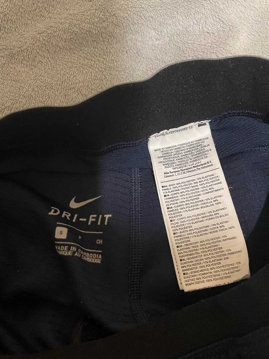 Анцуг NIKE модел Dri-Fit(NIKE PRO), подходящ за тренировки, S размер