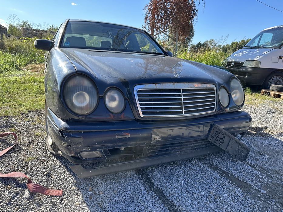 Мерцедес Е200 бензин 96 Г АВТОМАТИК само на части