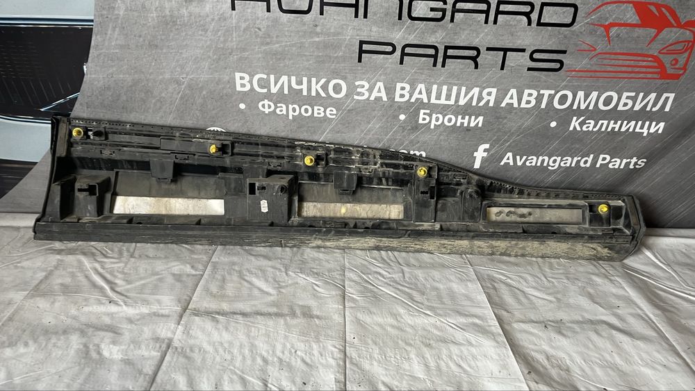 Дек. лайстна на предна дясна и предна лява врата Audi E-Tron 2019-
