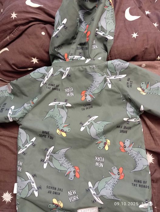 куртки ветровки .