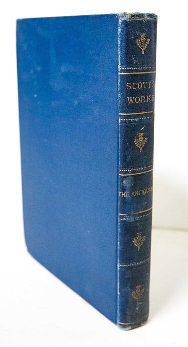 19 тома от произведенията на сър Уолтър Скот