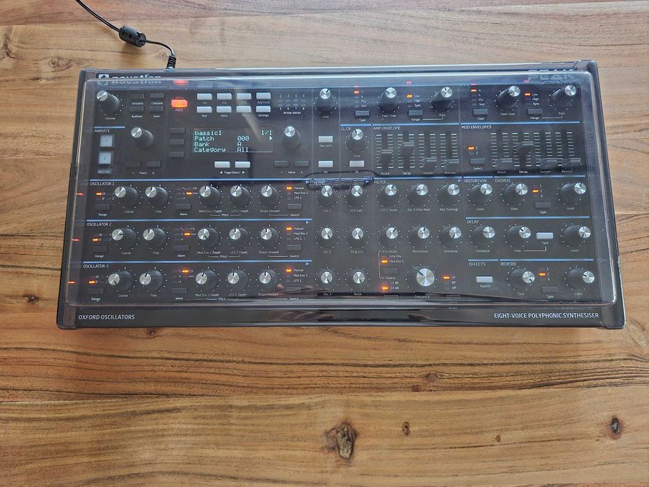 Електронни инстументи Elektron и Novation, ефект педали, Maschine