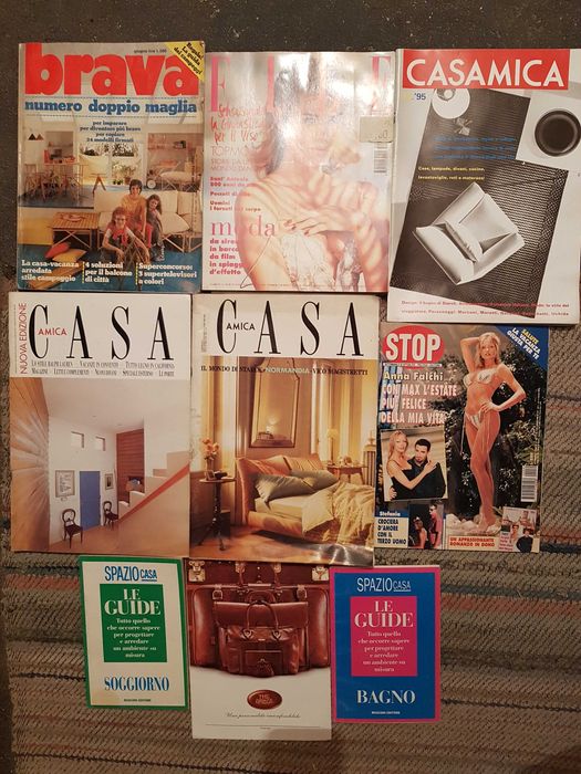 Италиански речници, книжка с кръстословици, списания за дизайн и мода