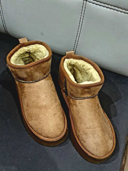 Дамски велурени ботушки