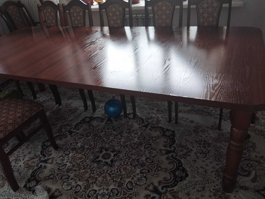 Продается стол для гостиной