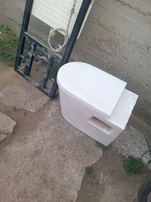 Унитаз настенный продам