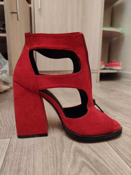 Туфли, босоножки