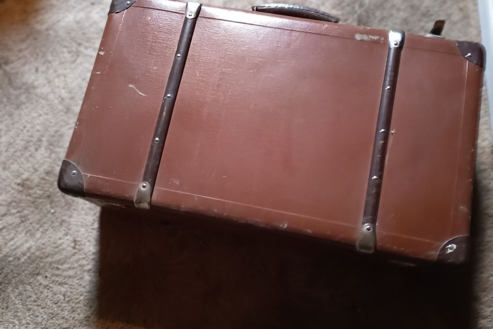 Стар античен запазен куфар