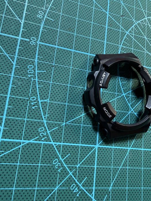 Bezel compatibil Casio MRG-1 – nou, inscriptie alb-argintiu