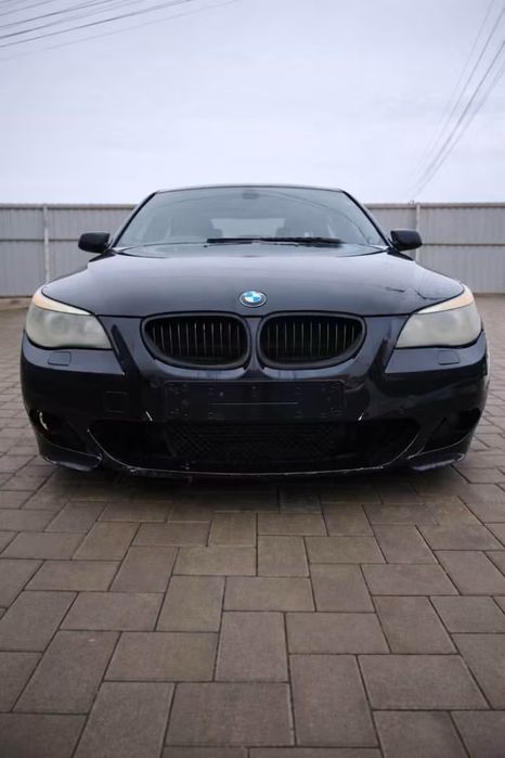 Dezmembrez BMW 530d E60 3.0D 231cp,automat,M PACK,Interior Confort,Plafon negru M,jante 17