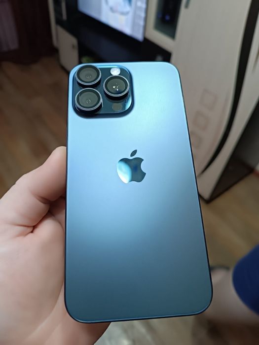 Продам айфон 15 про мах