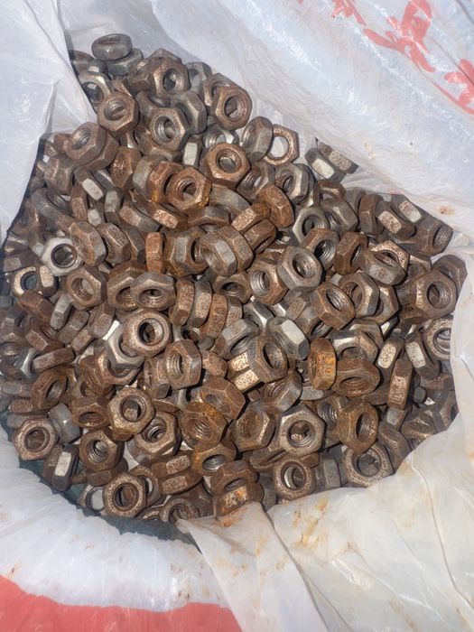 Продам болты гайки шайби