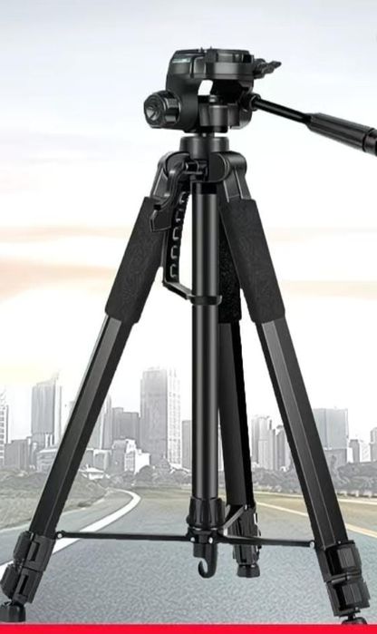 Штатив с объективом.