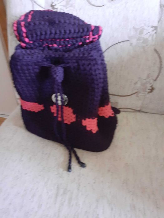 Продавам ръчно изработени дамски чанти